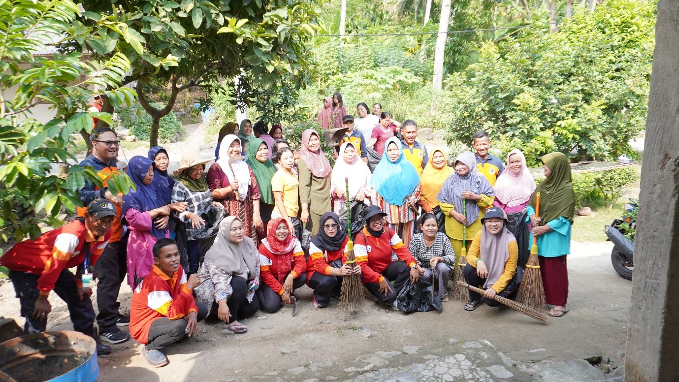 Kolaborasi Mitra Bentala, Mahasiswa KKN ITERA dan Wawai Waste dalam Aksi Bersih Pantai di Desa Kelawi