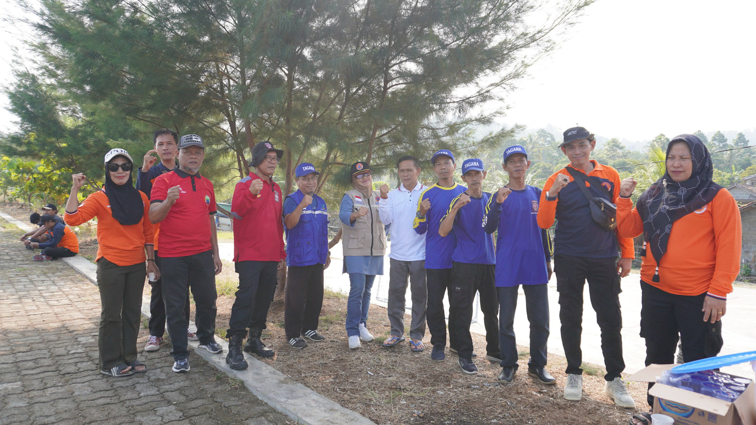 Mitra Bentala Gandeng Destana dan FPRB Desa Maja, Mahasiswa KKN Unila dan UIN Raden Intan Lakukan Bersih Pantai 