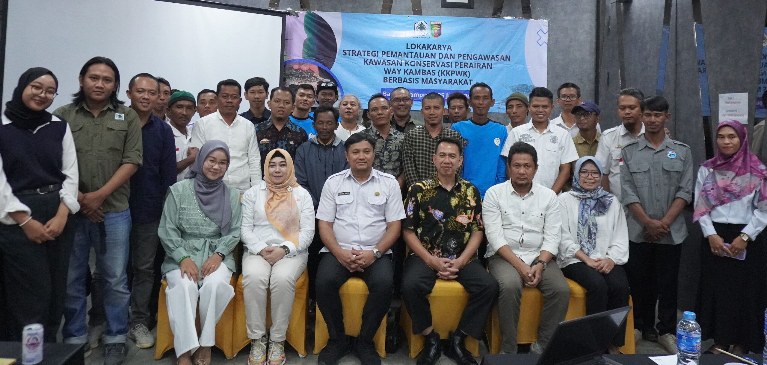 Foto bersama Peserta Lokakarya Strategi Pengawasan KKPWK